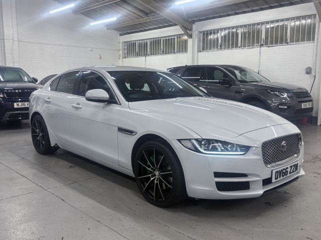 JAGUAR XE