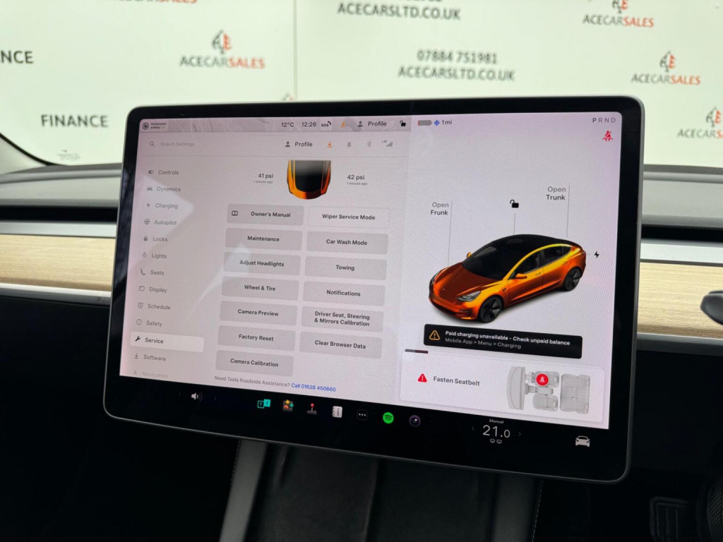 TESLA MODEL 3