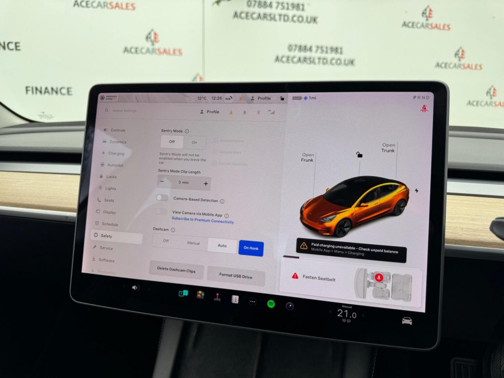 TESLA MODEL 3