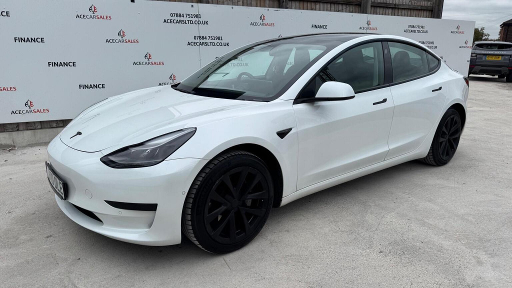 TESLA MODEL 3