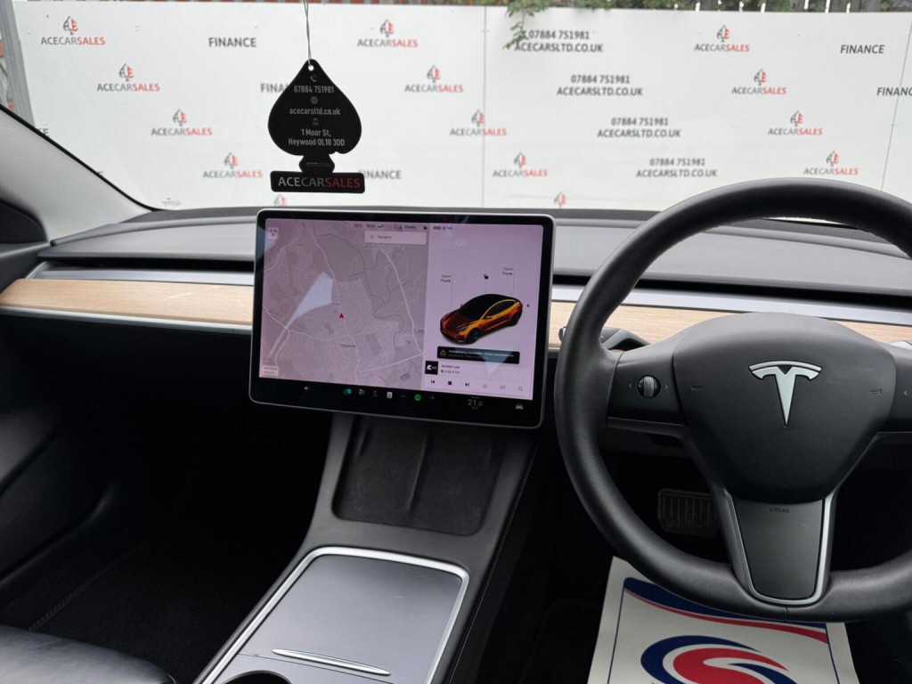 TESLA MODEL 3