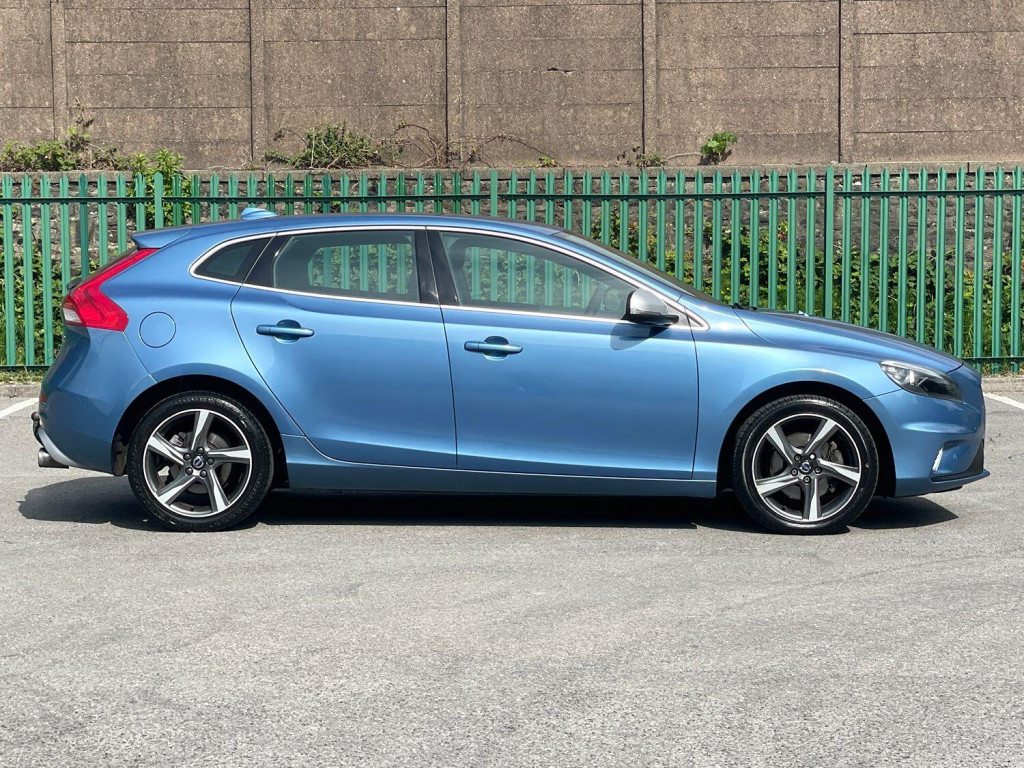 VOLVO V40