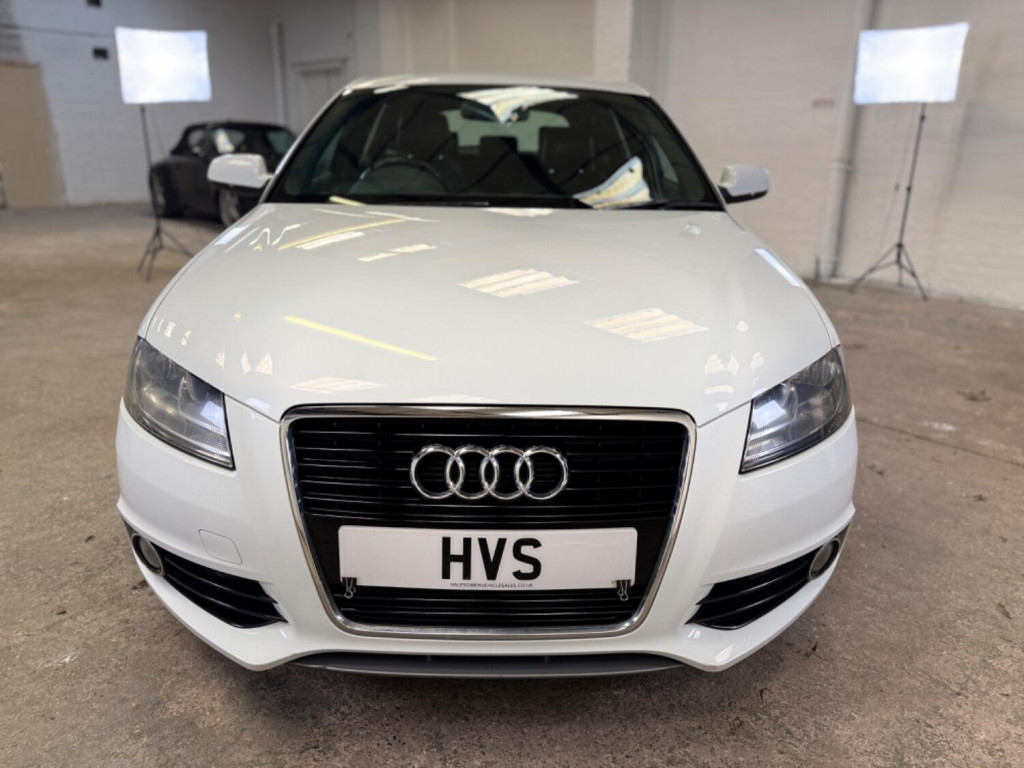 View AUDI A3 1.6 TDI S line