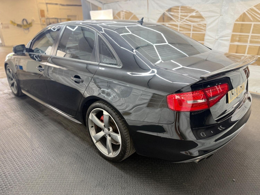 View AUDI A4 2.0 TDI Black Edition