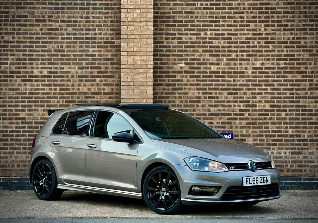 View VOLKSWAGEN GOLF 2.0 TDI BlueMotion Tech R-Line Edition
