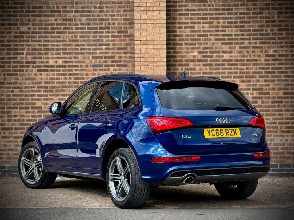 View AUDI Q5 2.0 TDI S line Plus