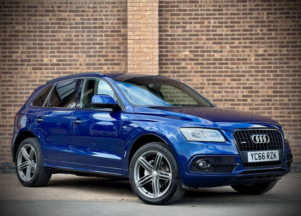 View AUDI Q5 2.0 TDI S line Plus