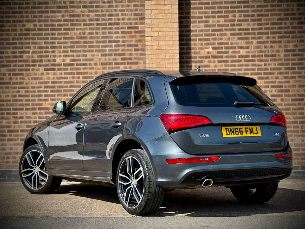 View AUDI Q5 2.0 TDI S line Plus