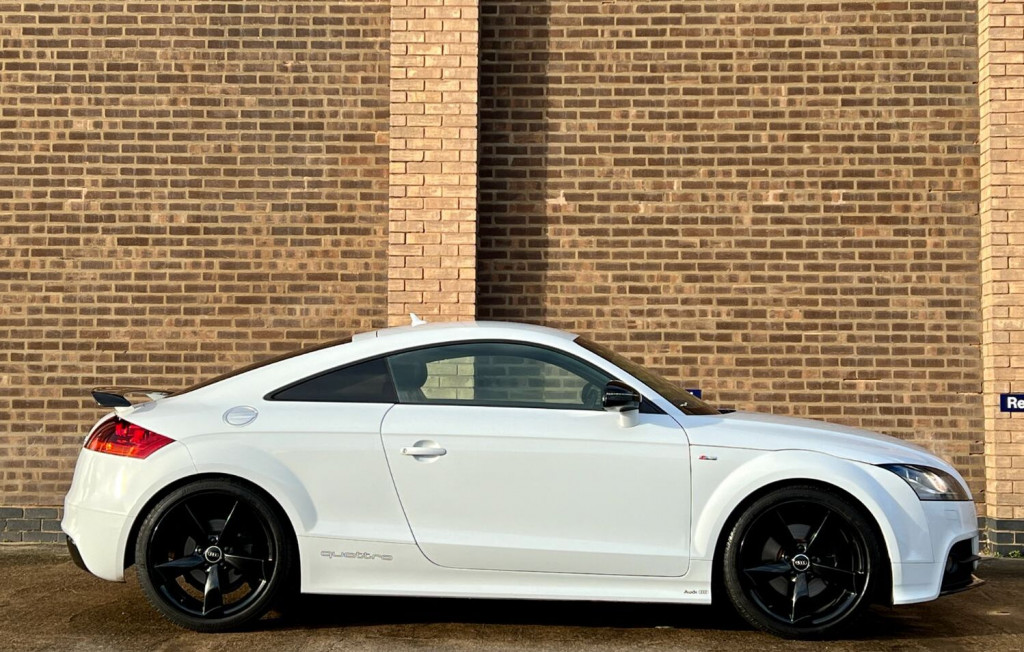 View AUDI TT Black Edition