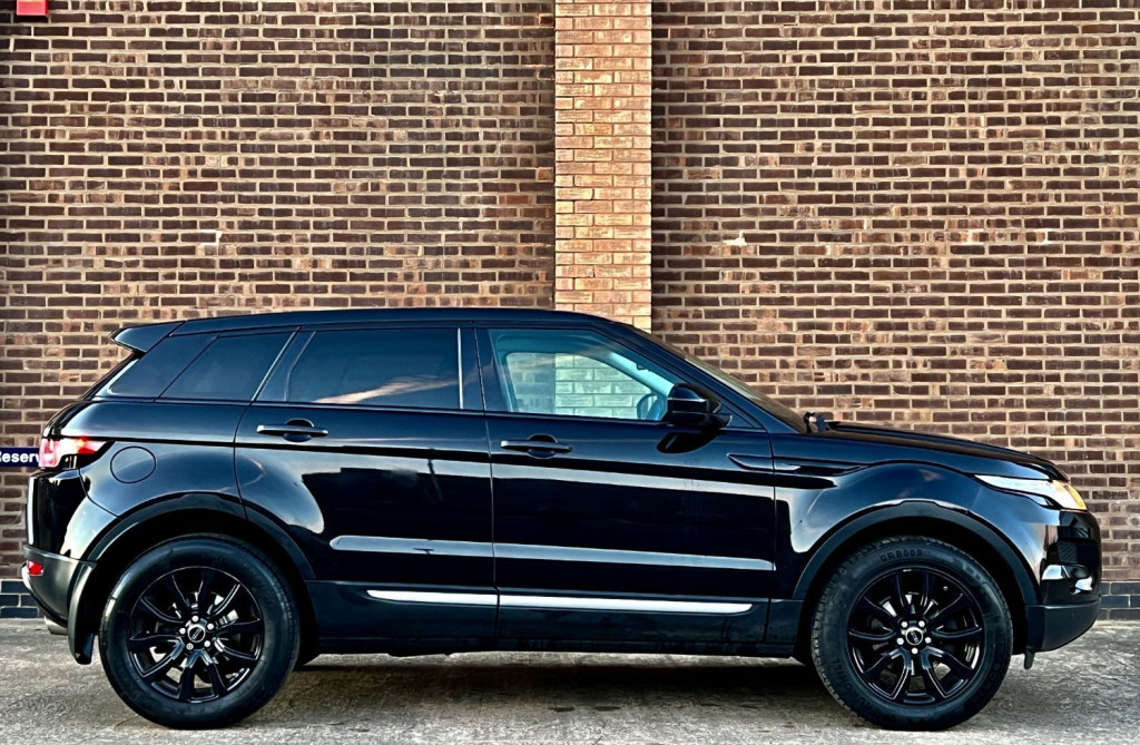 View LAND ROVER RANGE ROVER EVOQUE 2.2 SD4 Pure Tech