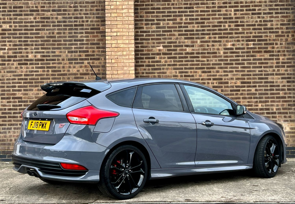 View FORD FOCUS ST-3