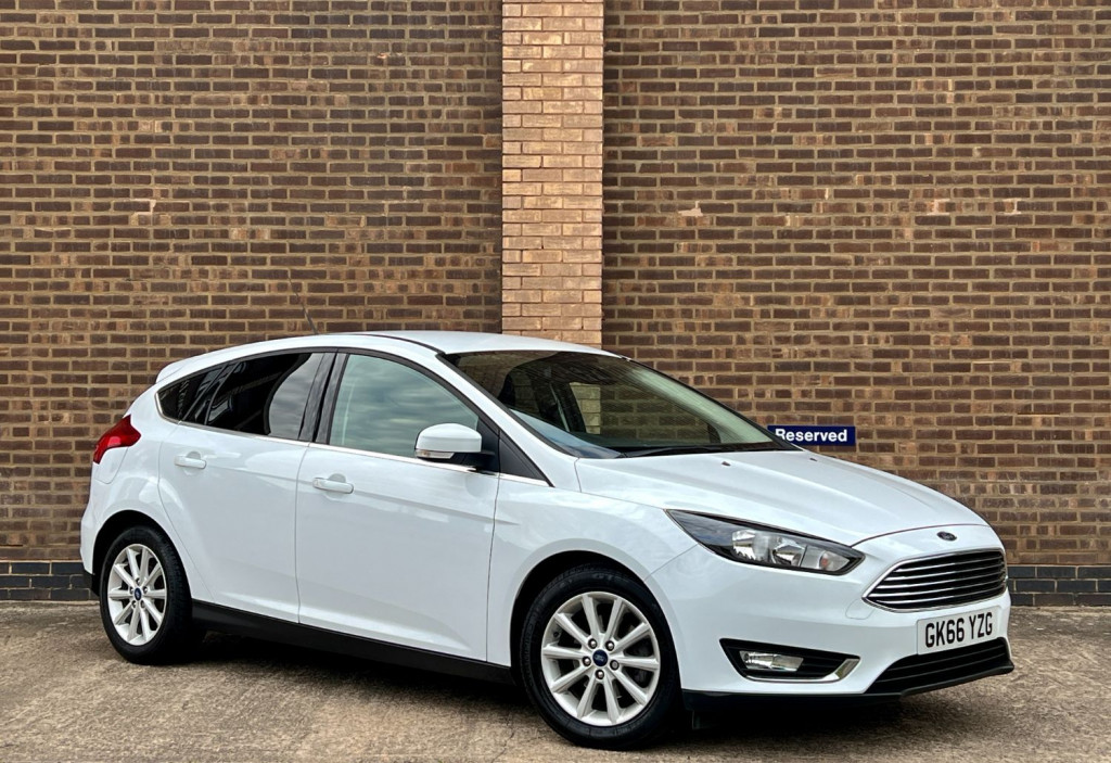 View FORD FOCUS 1.0T EcoBoost Titanium