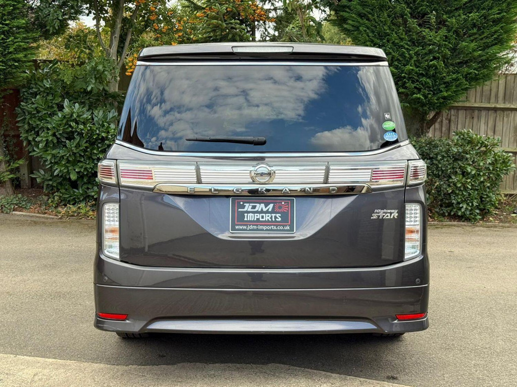 NISSAN ELGRAND