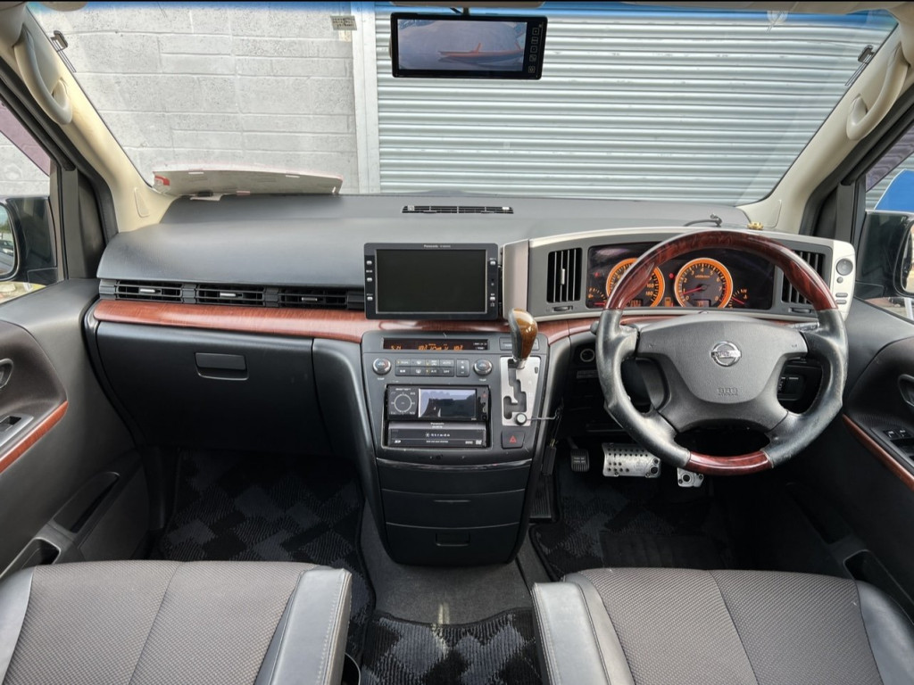 NISSAN ELGRAND