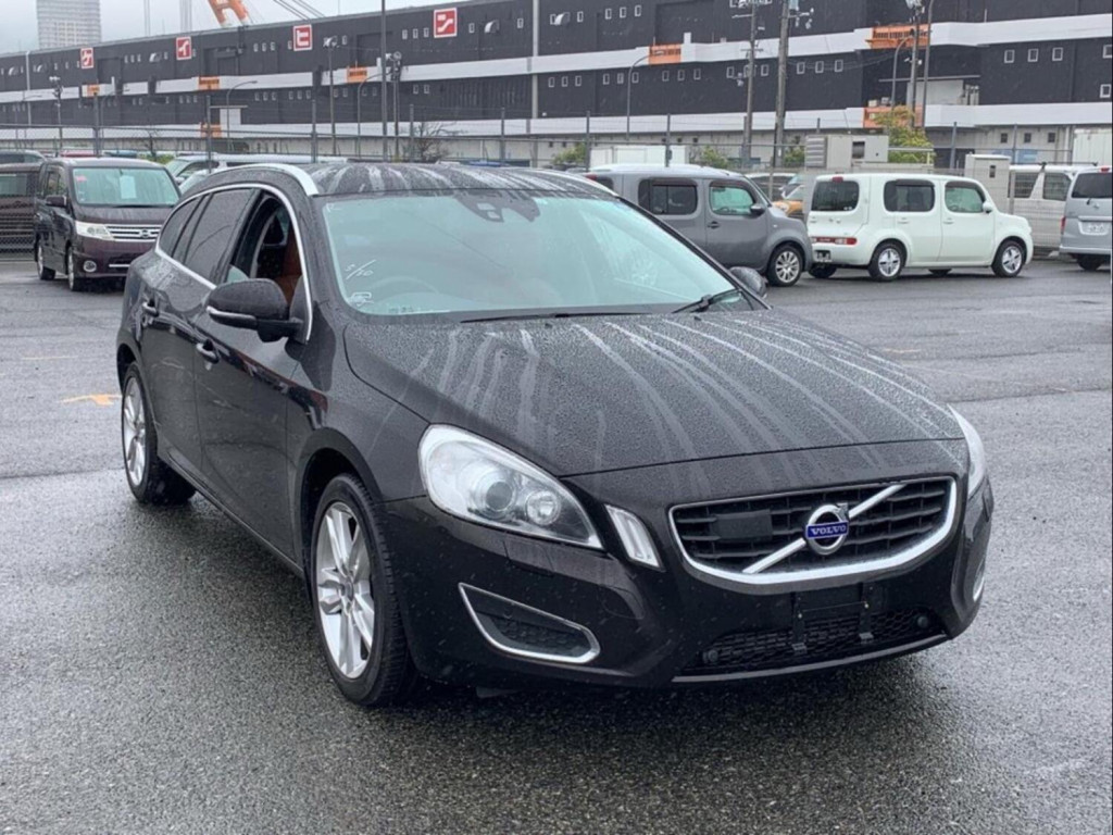 View VOLVO V60 T6 AWD