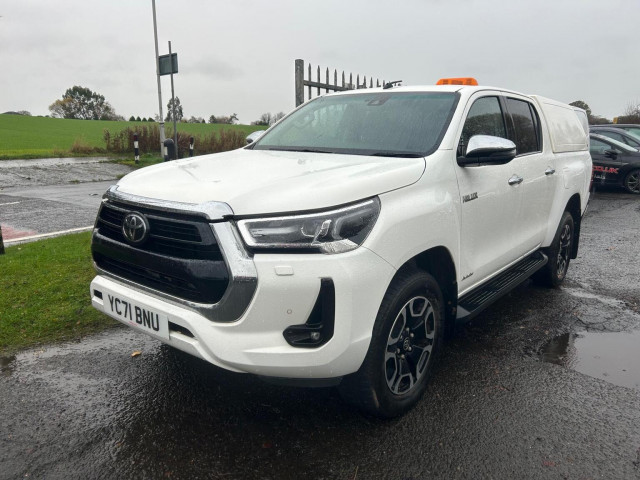 TOYOTA HILUX