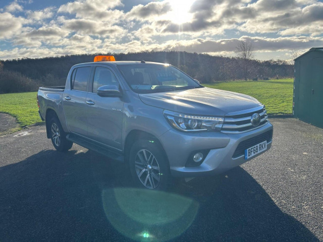 TOYOTA HILUX