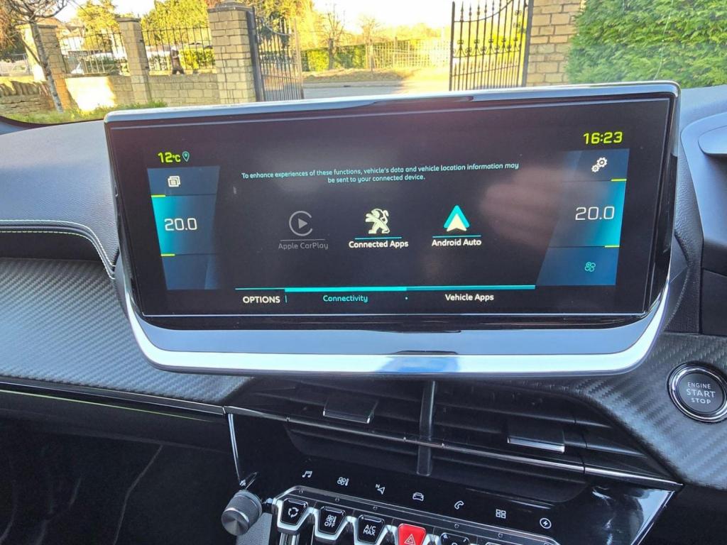 PEUGEOT E-208