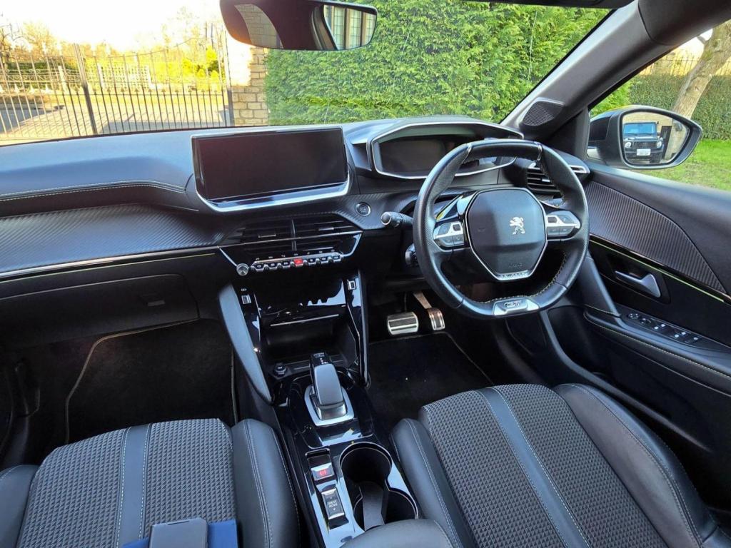 PEUGEOT E-208