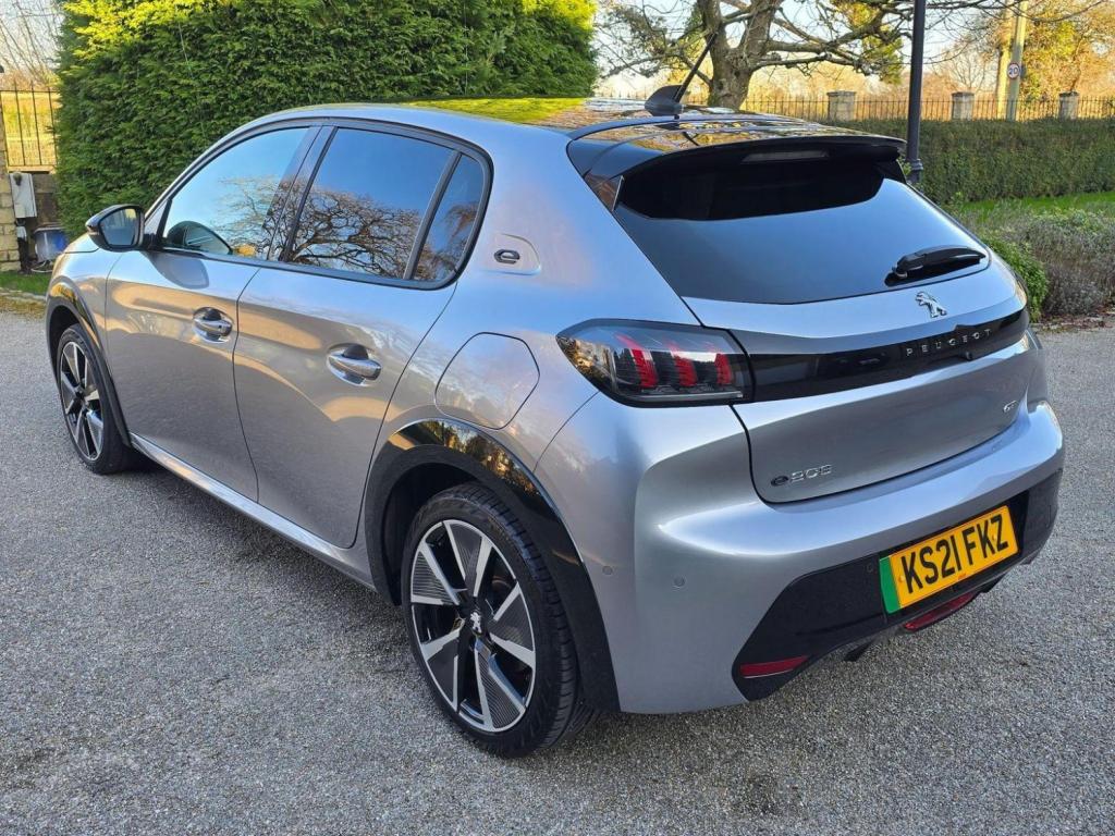 PEUGEOT E-208