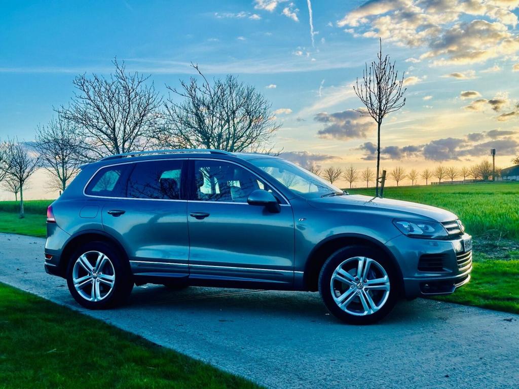 View VOLKSWAGEN TOUAREG 3.0 TDI V6 BlueMotion Tech R-Line Tiptronic 4WD Euro 5 (s/s) 5dr