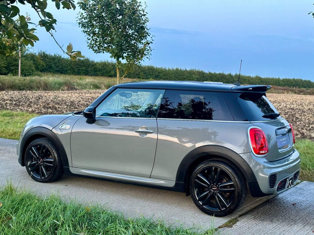View MINI HATCH 2.0 Cooper S Euro 6 (s/s) 3dr