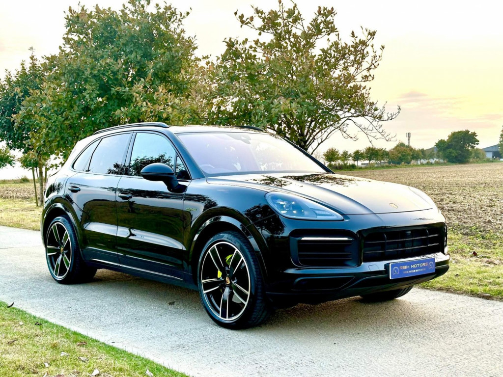 View PORSCHE CAYENNE 3.0 V6 E-Hybrid 17.9kWh Platinum Edition TiptronicS 4WD Euro 6 (s/s) 5dr (3.6kW Charger)