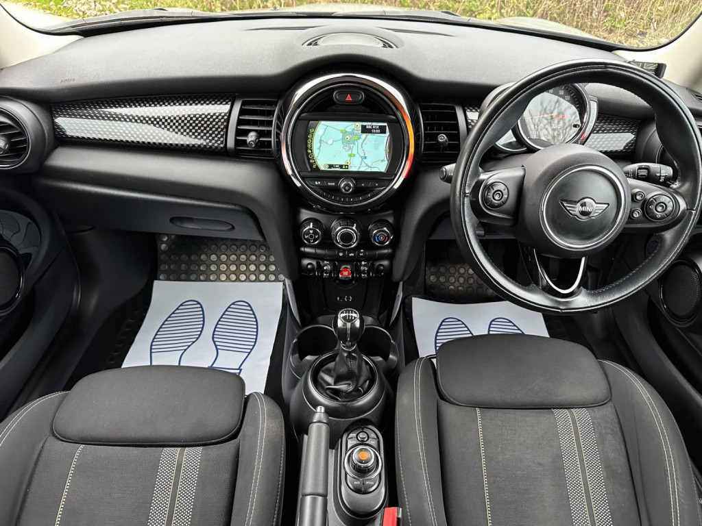 View MINI HATCH 2.0 Cooper S Euro 6 (s/s) 3dr