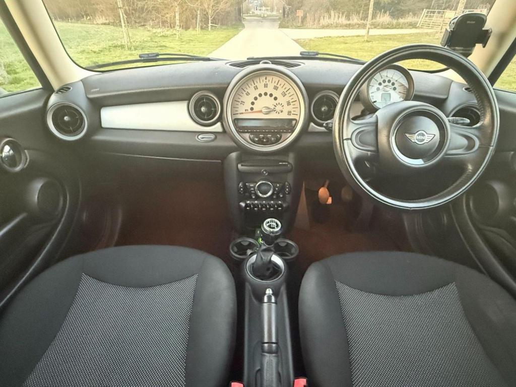 View MINI HATCH 1.6 One Euro 5 3dr