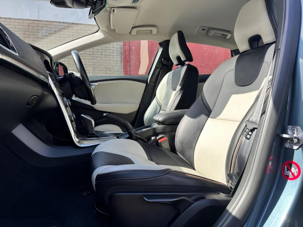 VOLVO V40 CROSS COUNTRY