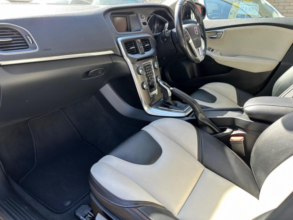 VOLVO V40 CROSS COUNTRY