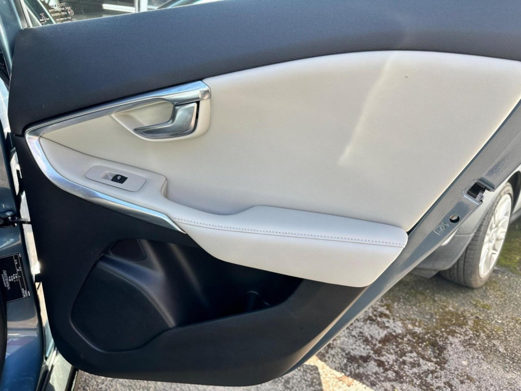 VOLVO V40 CROSS COUNTRY