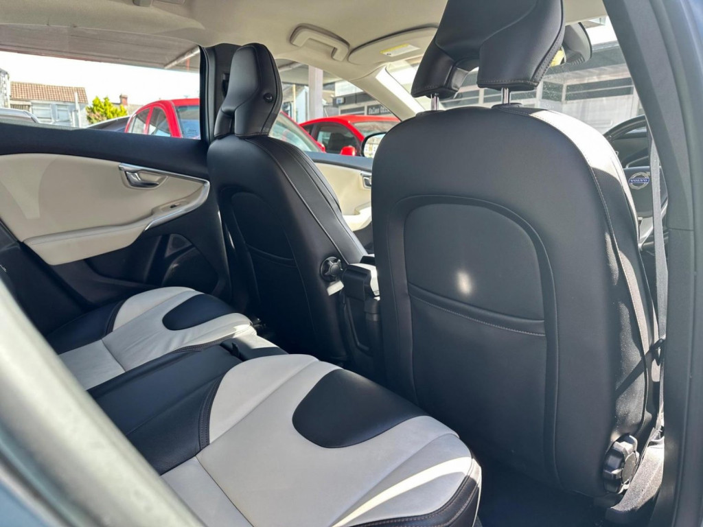 VOLVO V40 CROSS COUNTRY