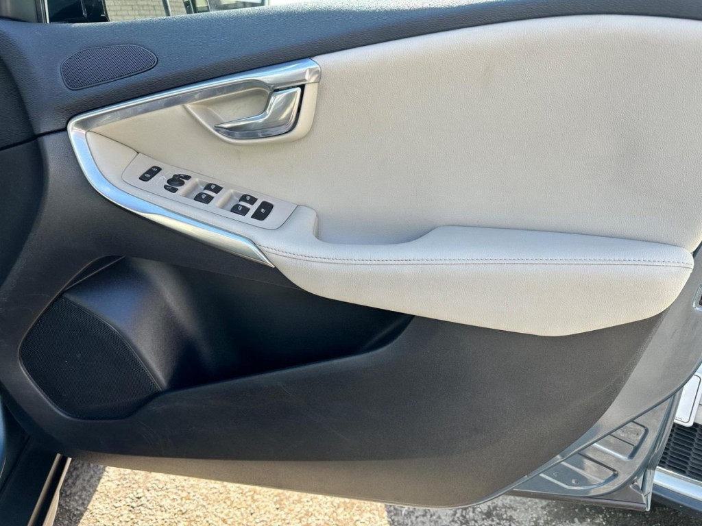 VOLVO V40 CROSS COUNTRY