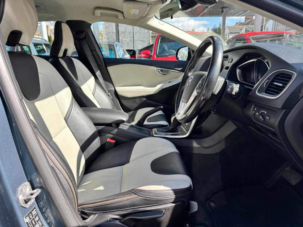 VOLVO V40 CROSS COUNTRY