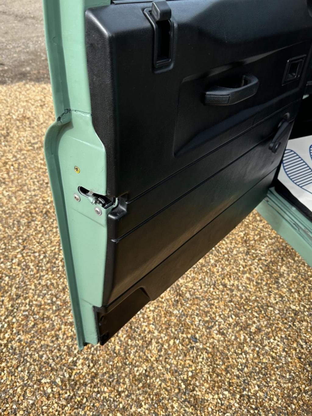 LAND ROVER DEFENDER 110