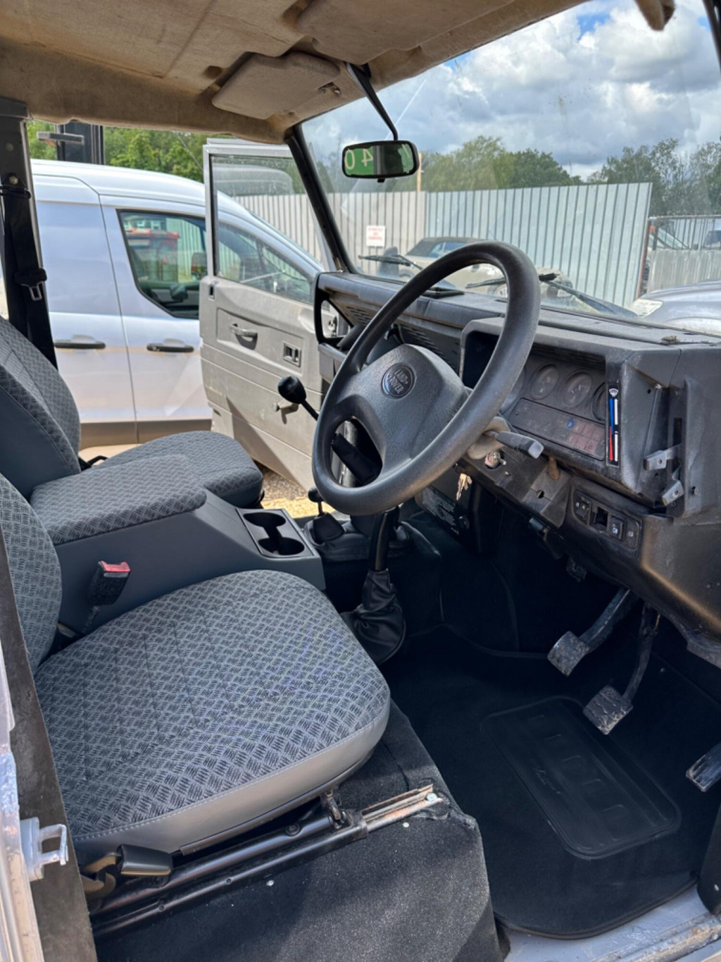 LAND ROVER DEFENDER 110
