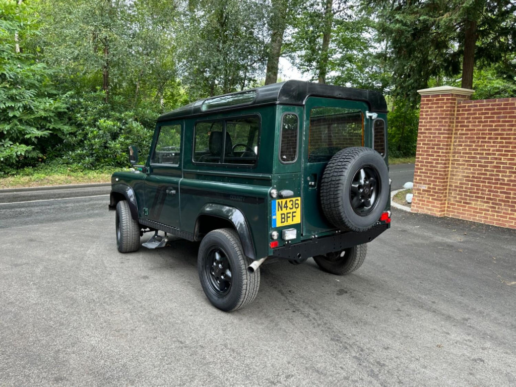 LAND ROVER DEFENDER 90