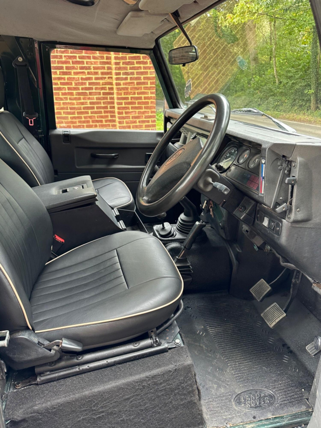 LAND ROVER DEFENDER 90