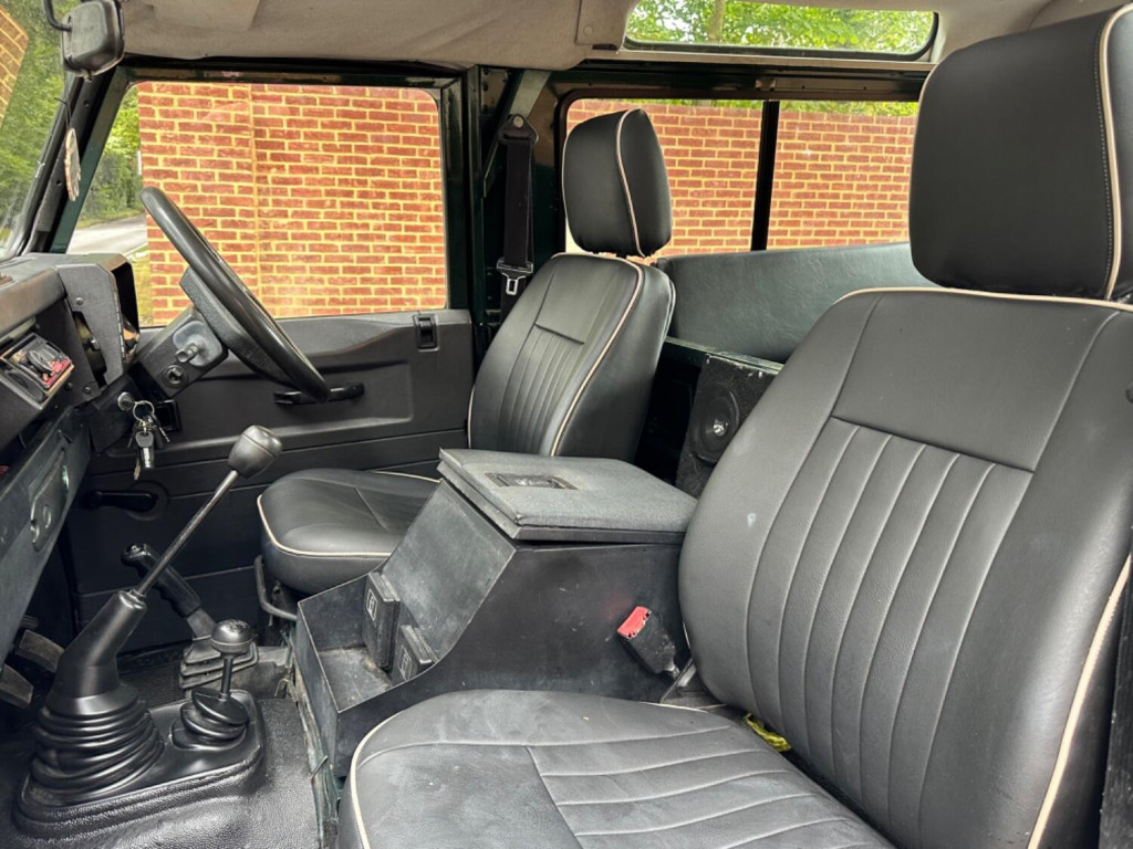 LAND ROVER DEFENDER 90