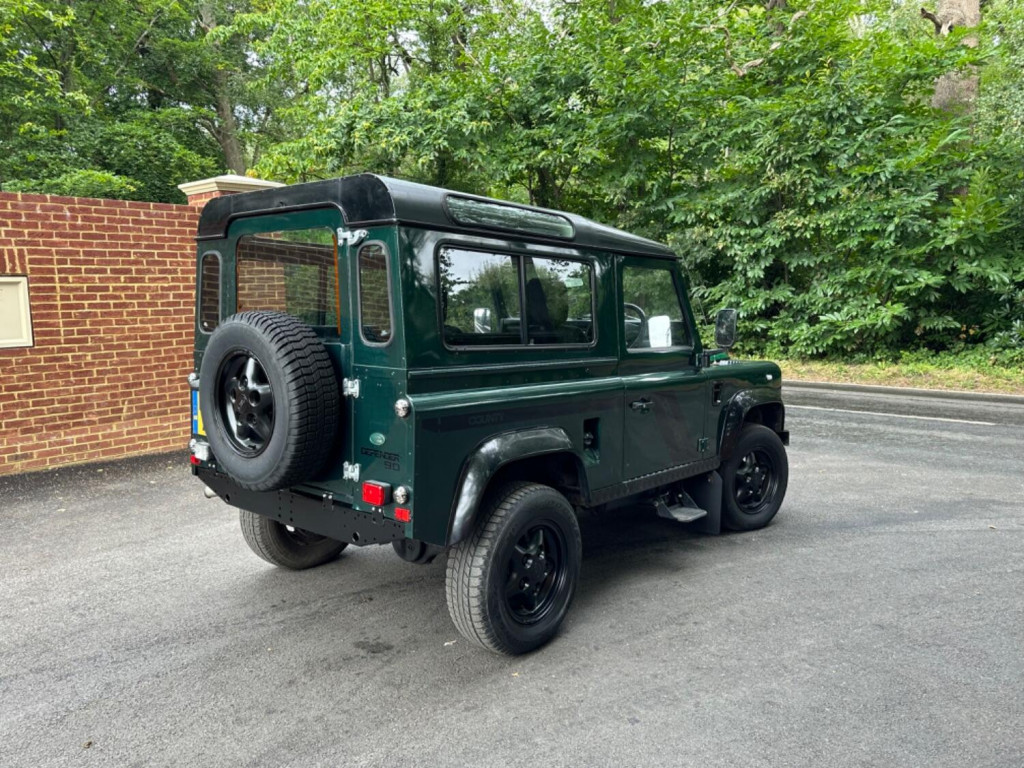 LAND ROVER DEFENDER 90