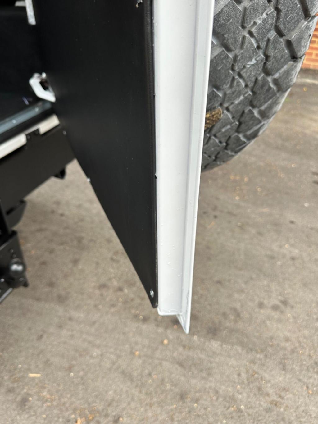 LAND ROVER DEFENDER 110