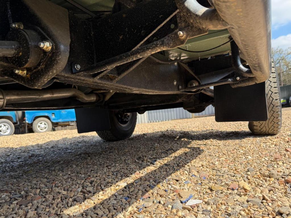 LAND ROVER DEFENDER 110