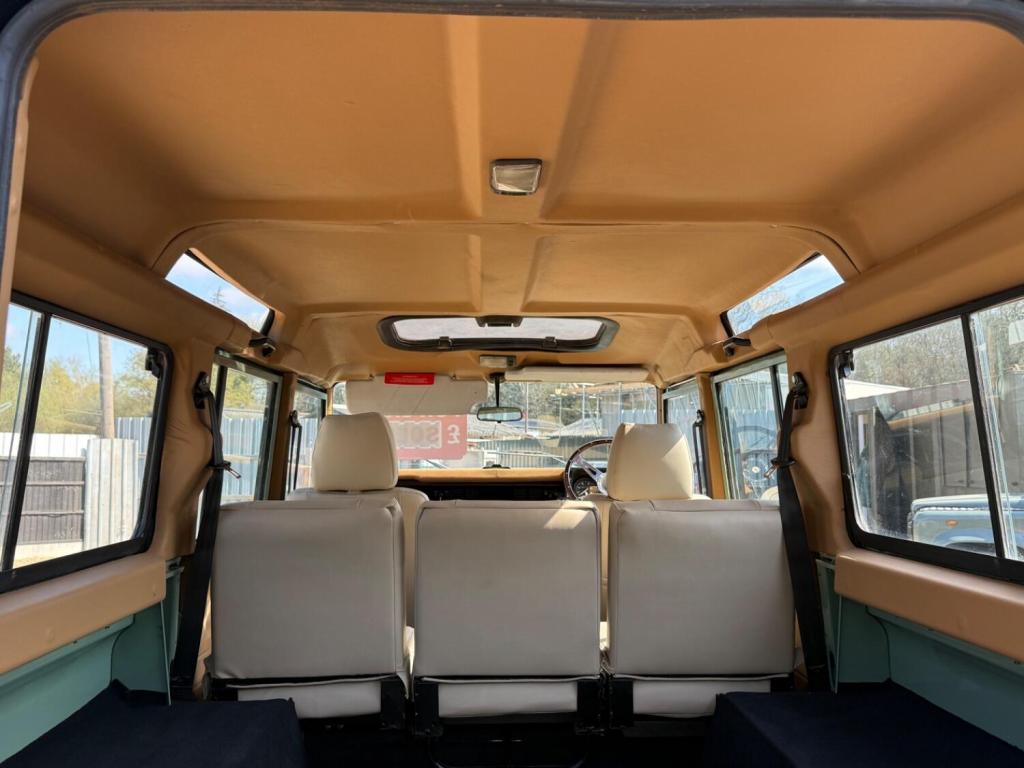 LAND ROVER DEFENDER 110