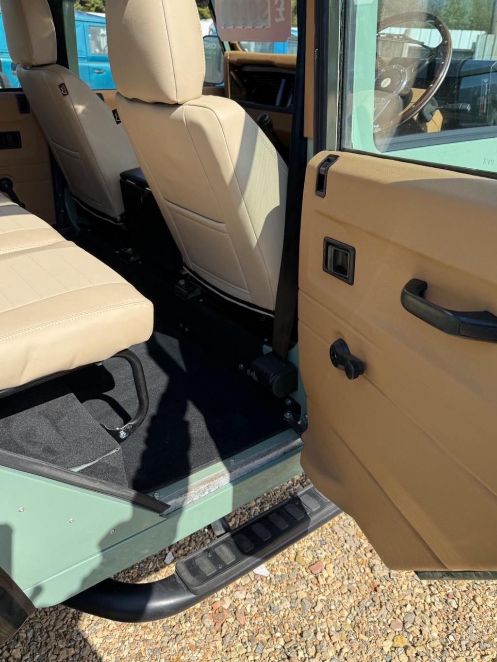 LAND ROVER DEFENDER 110