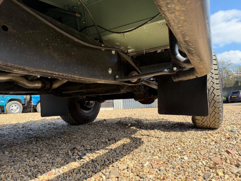 LAND ROVER DEFENDER 110