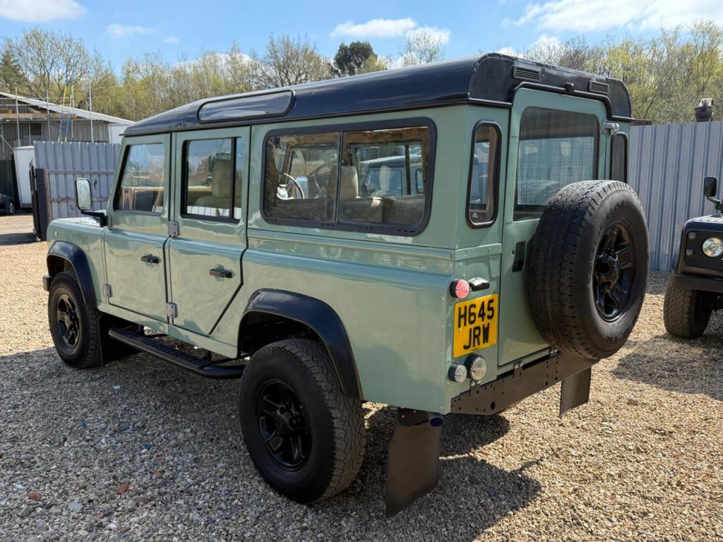 LAND ROVER DEFENDER 110