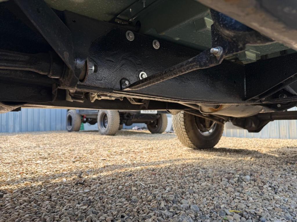 LAND ROVER DEFENDER 110