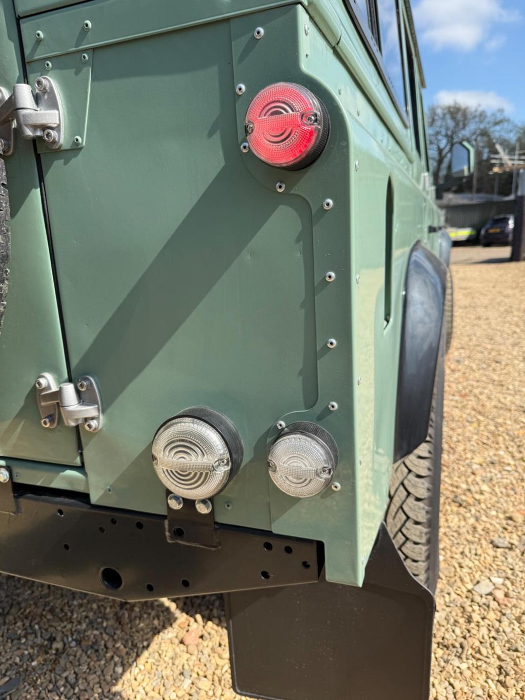 LAND ROVER DEFENDER 110