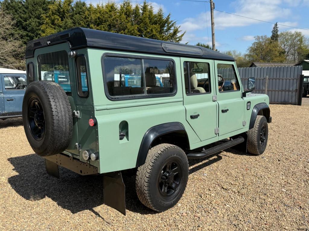 LAND ROVER DEFENDER 110